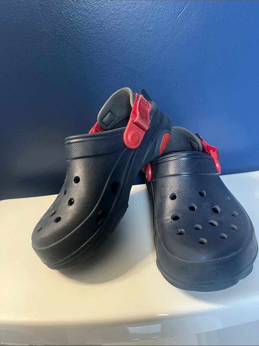 CROCS Kids Navy Clog with Red Heel Strap J3
